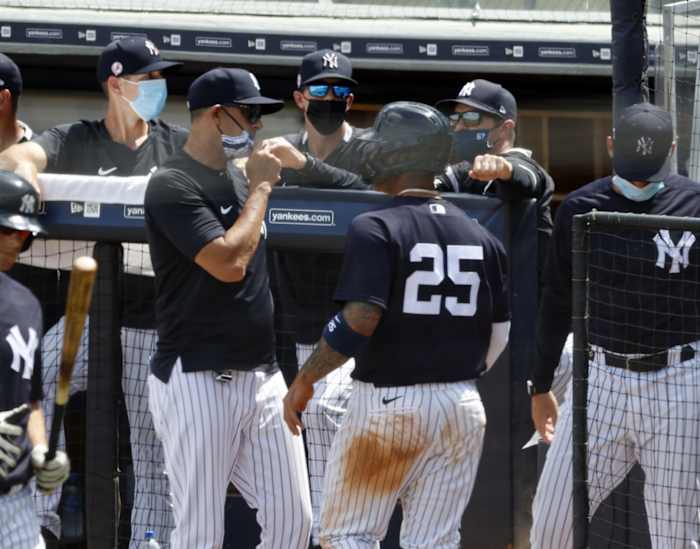 Aaron Boone talking to Gleyber Torres during spring training